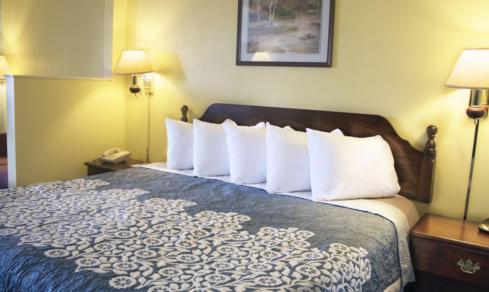 Hotel Days By Wyndham Battlefield Rd/hwy 65 2*
