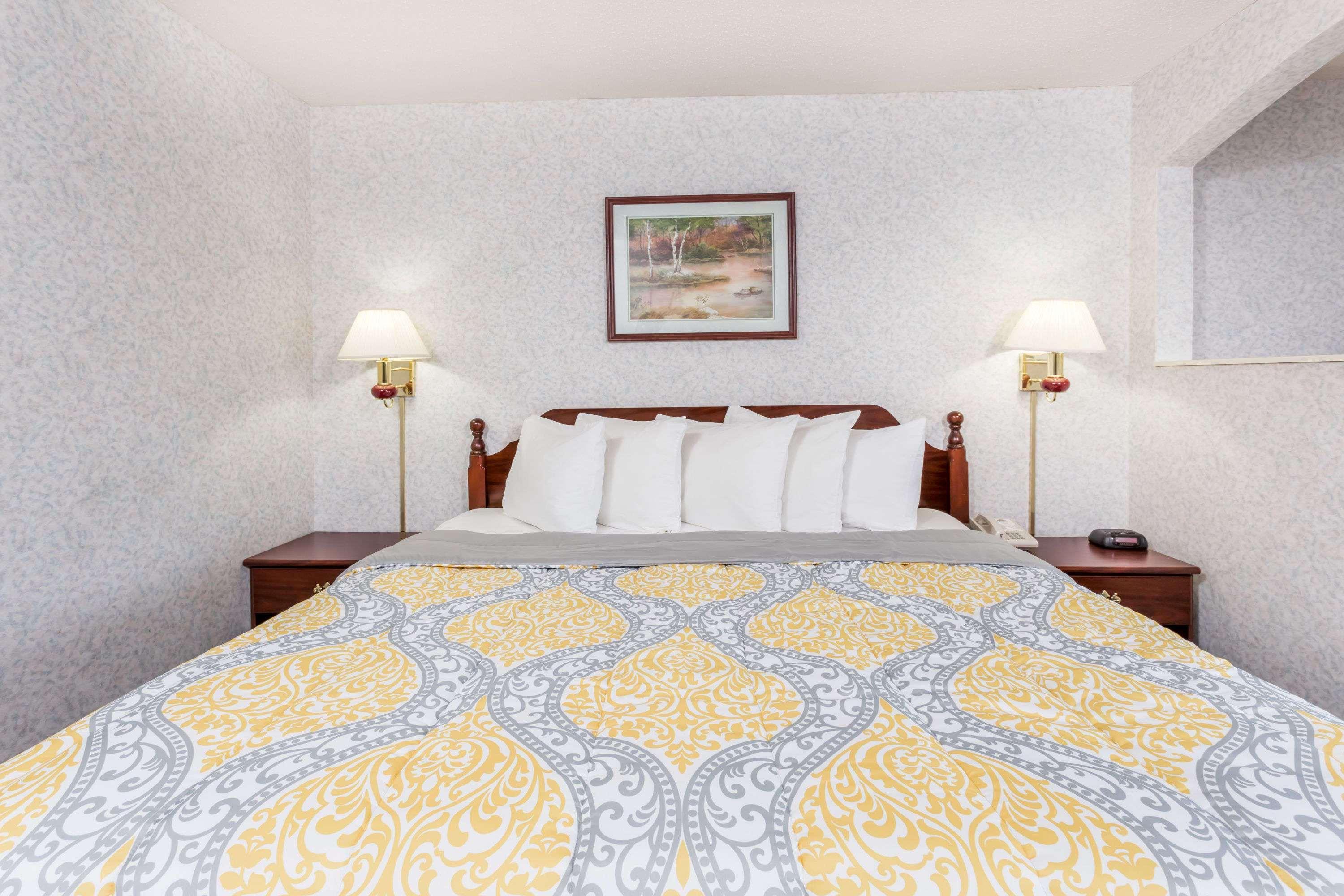Days By Wyndham Battlefield Rd/hwy 65 Hotel