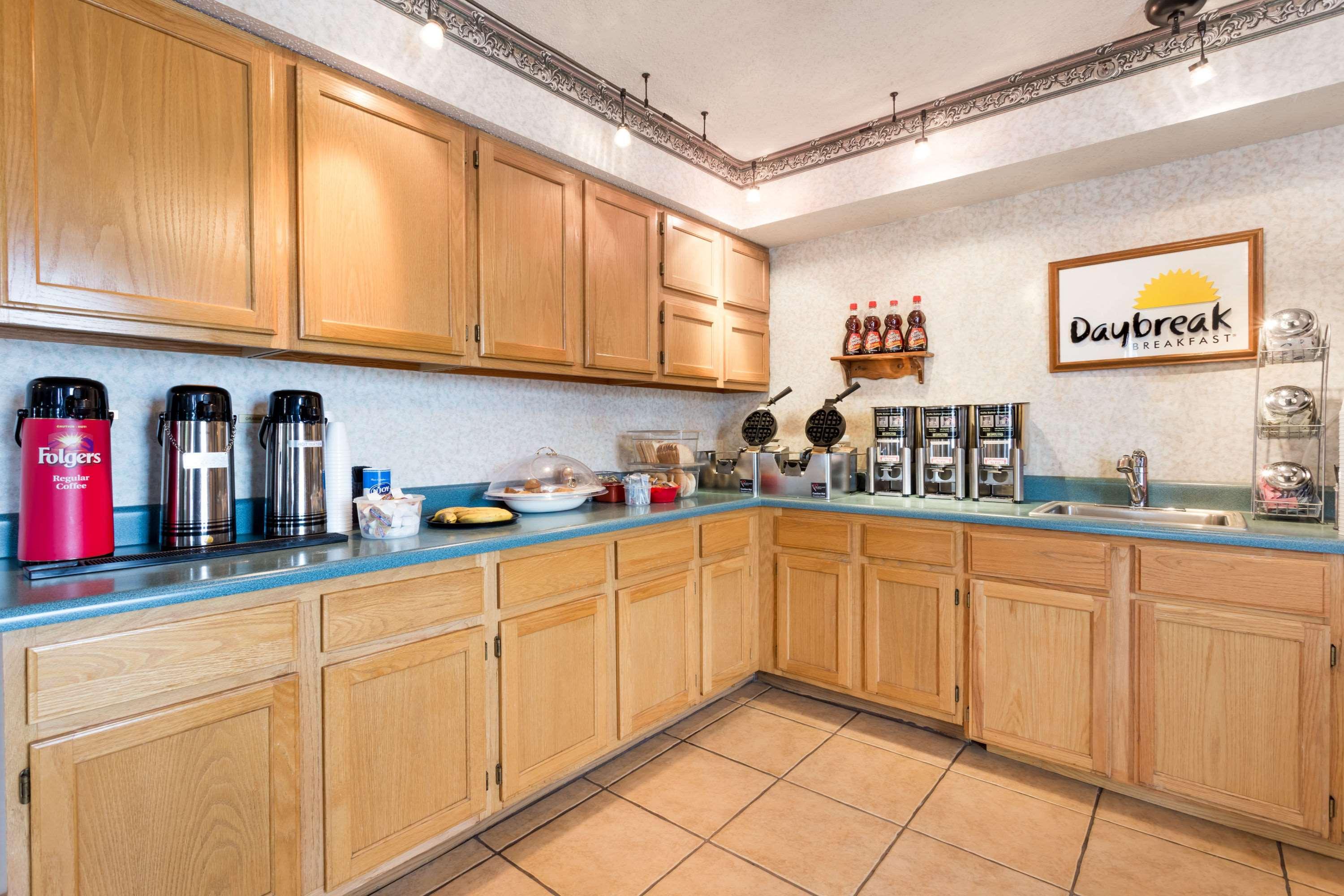 Days By Wyndham Battlefield Rd/hwy 65 Hotel 2*