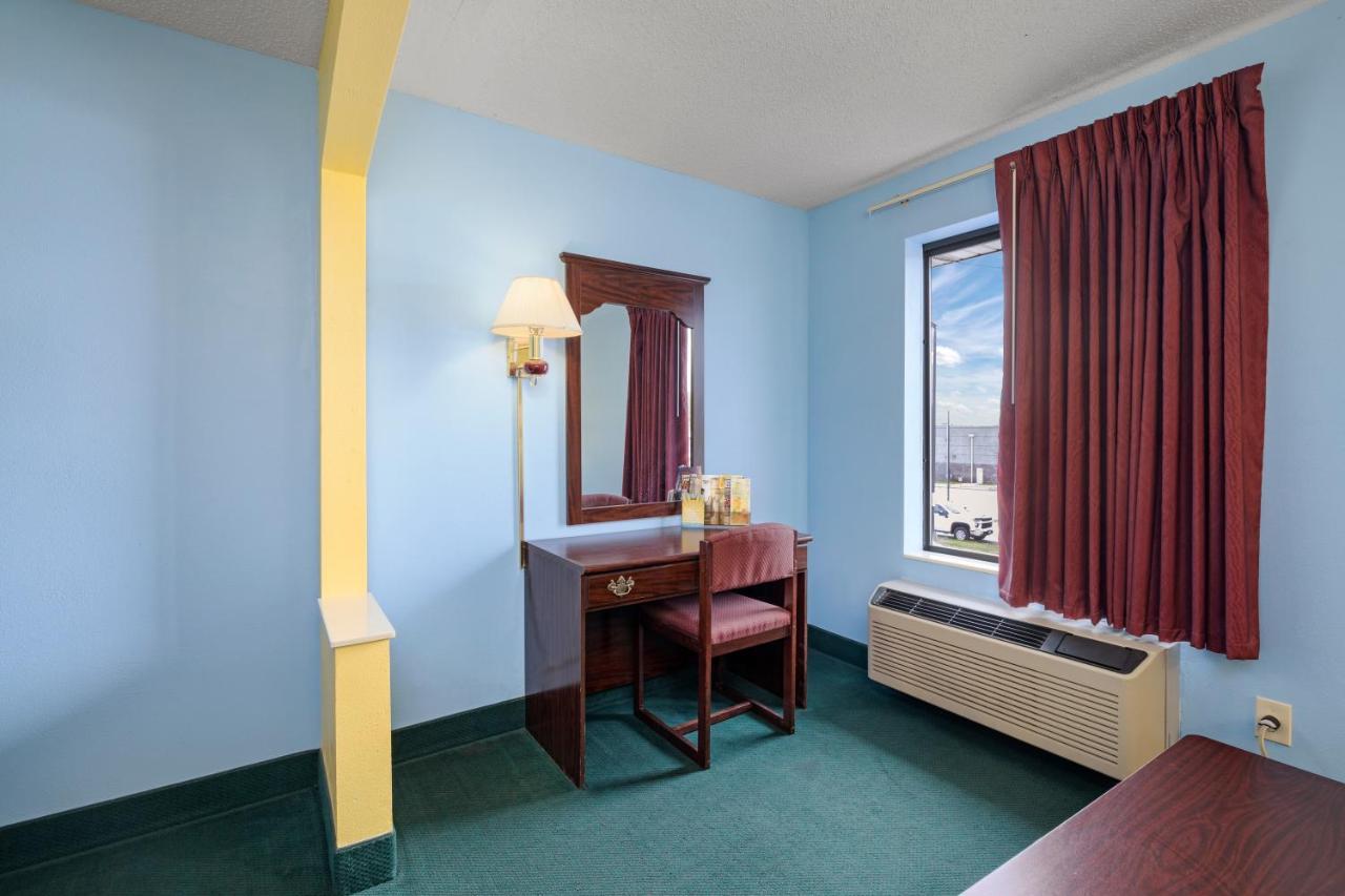 Hotel Days By Wyndham Battlefield Rd/hwy 65 2*