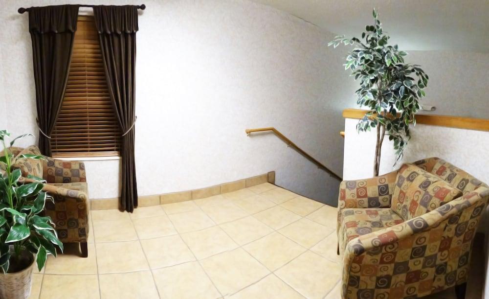 Hotel Days By Wyndham Battlefield Rd/hwy 65 2*
