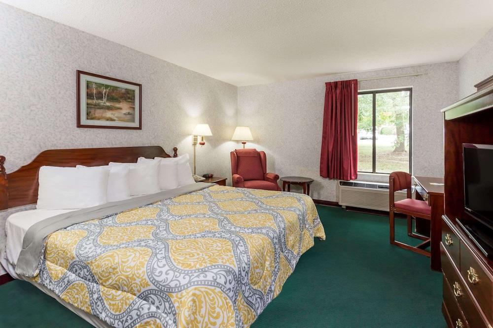 Hotel Days By Wyndham Battlefield Rd/hwy 65 2*